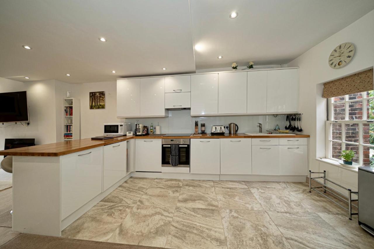 Serviced Apartments Маклсфилд Экстерьер фото